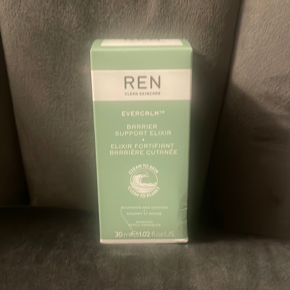 REN Clean Skincare
Evercalm Barrier Support Face Oil - Picture 2 of 2